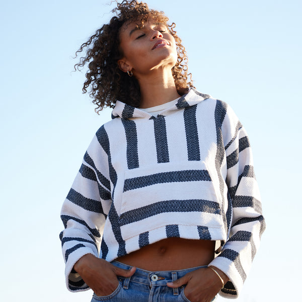 トップス EJ sheyang FRONT RUFFLE V-NECK HOODIE Baja Cropped Hoodie - Altamira - Original Señor Lopez